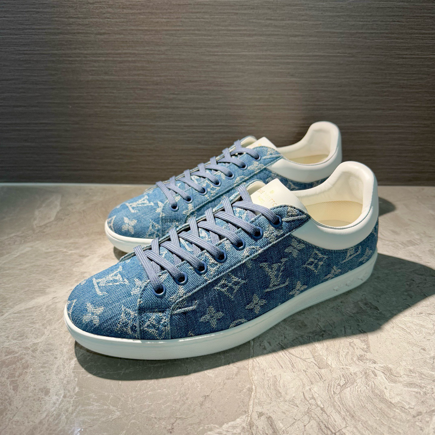 99新 LouisVuitton/路易威登 蓝色牛仔老花满印休闲板鞋 多尺码