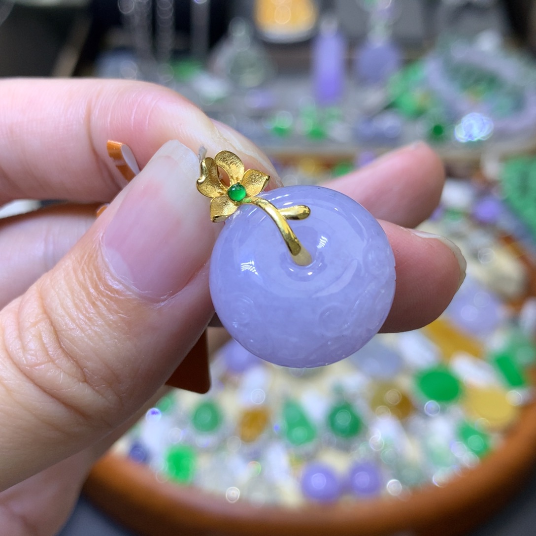 颈饰18K金镶嵌翡翠