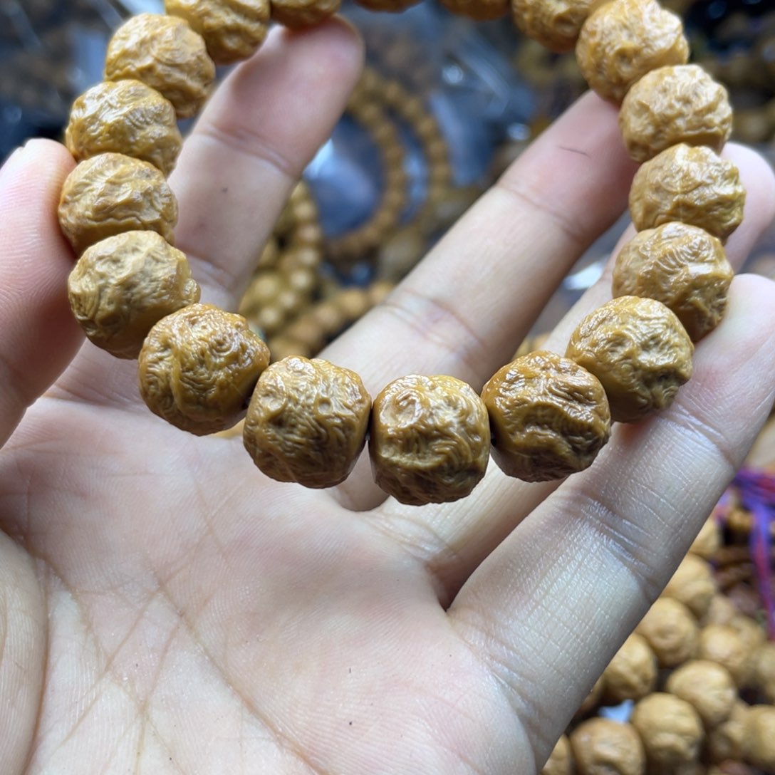 猴头核桃吊坠一年中一