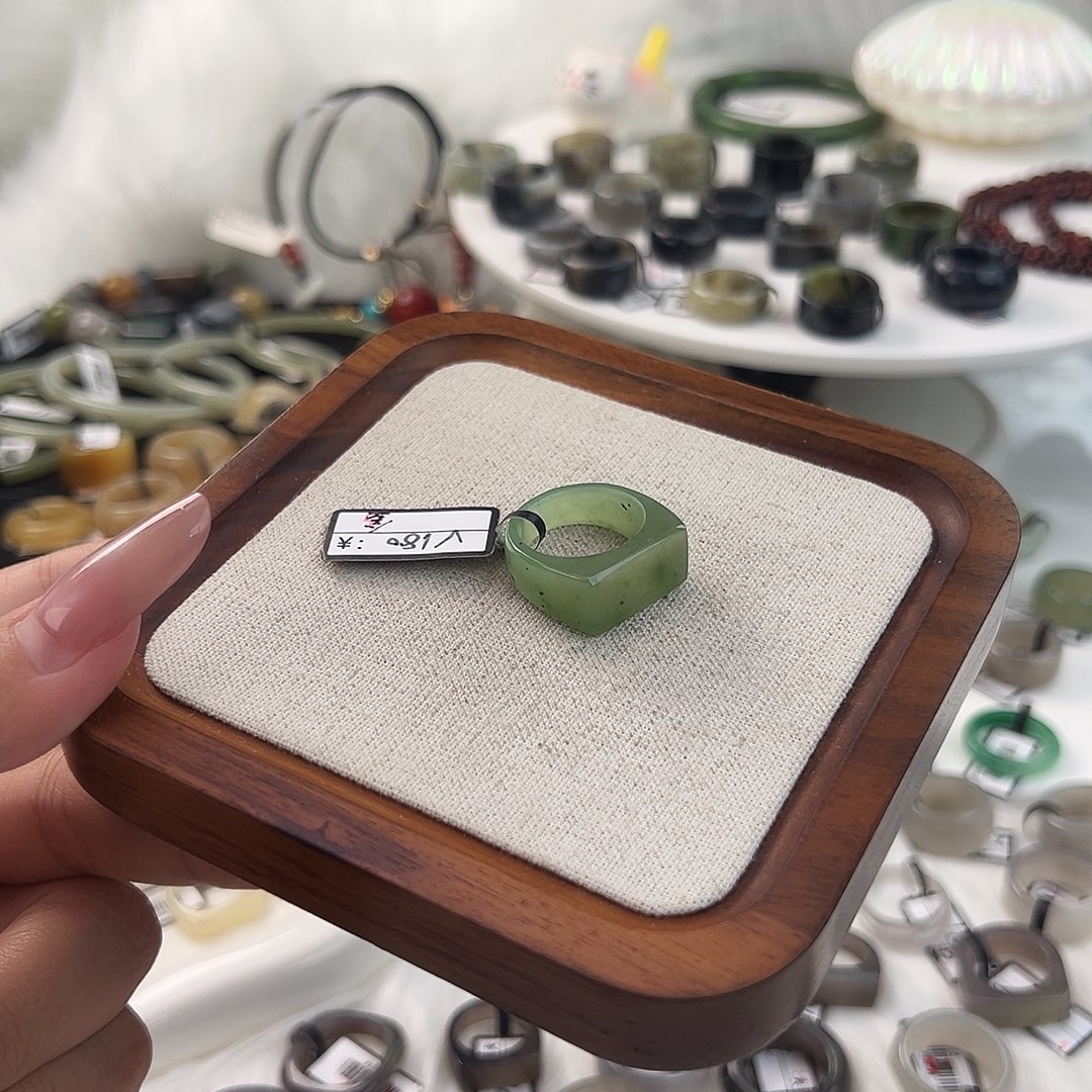 和田玉未镶嵌戒指N101乌兰海马鞍直径16.9不退换