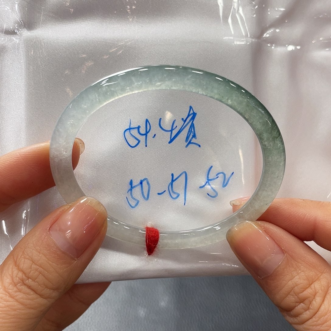 翡翠手镯未镶嵌翡翠手镯