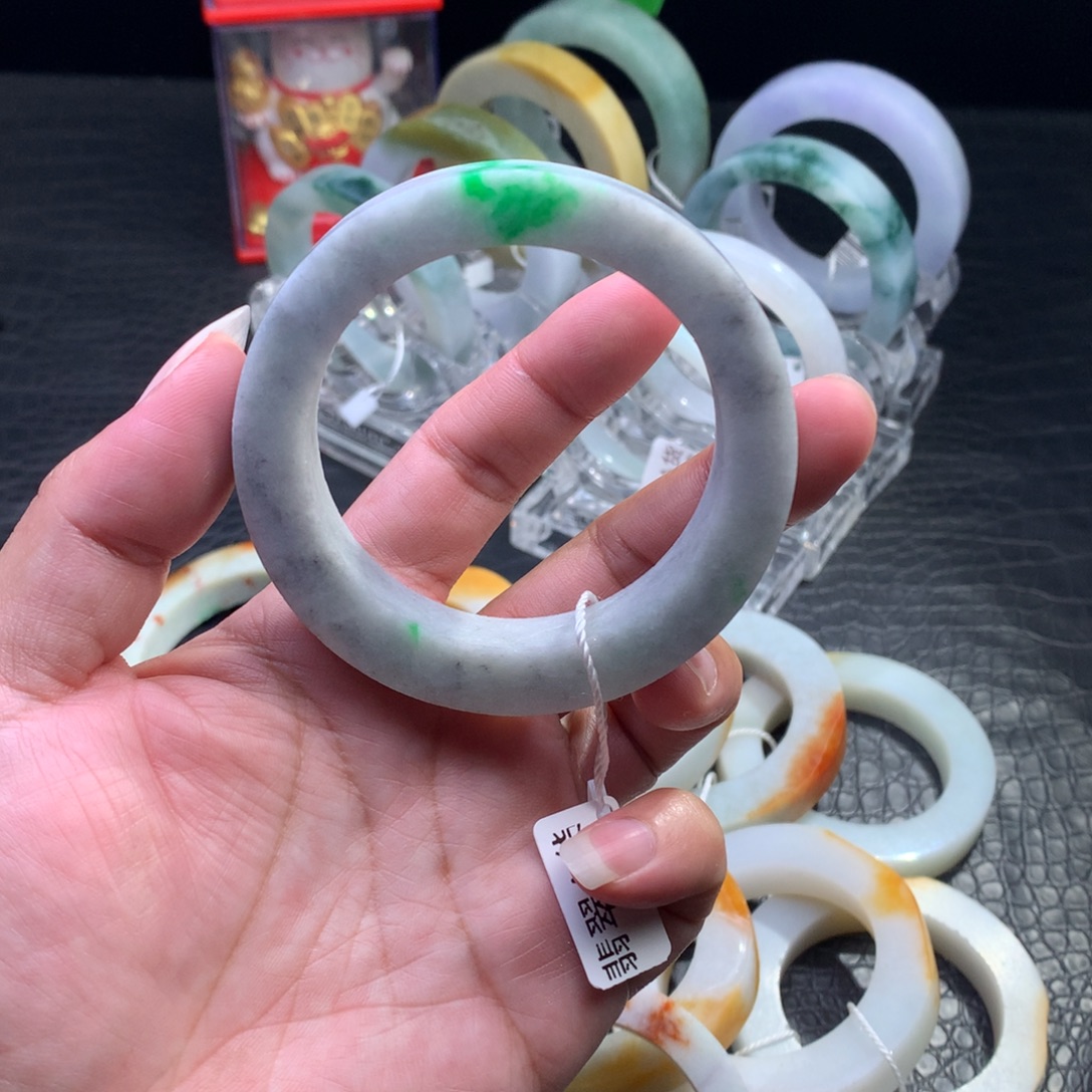 定制翡翠未镶嵌手镯