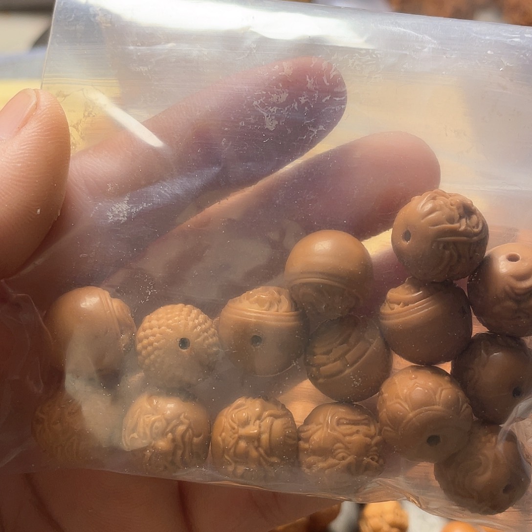 素*衣猴头核桃雕刻四面罗汉