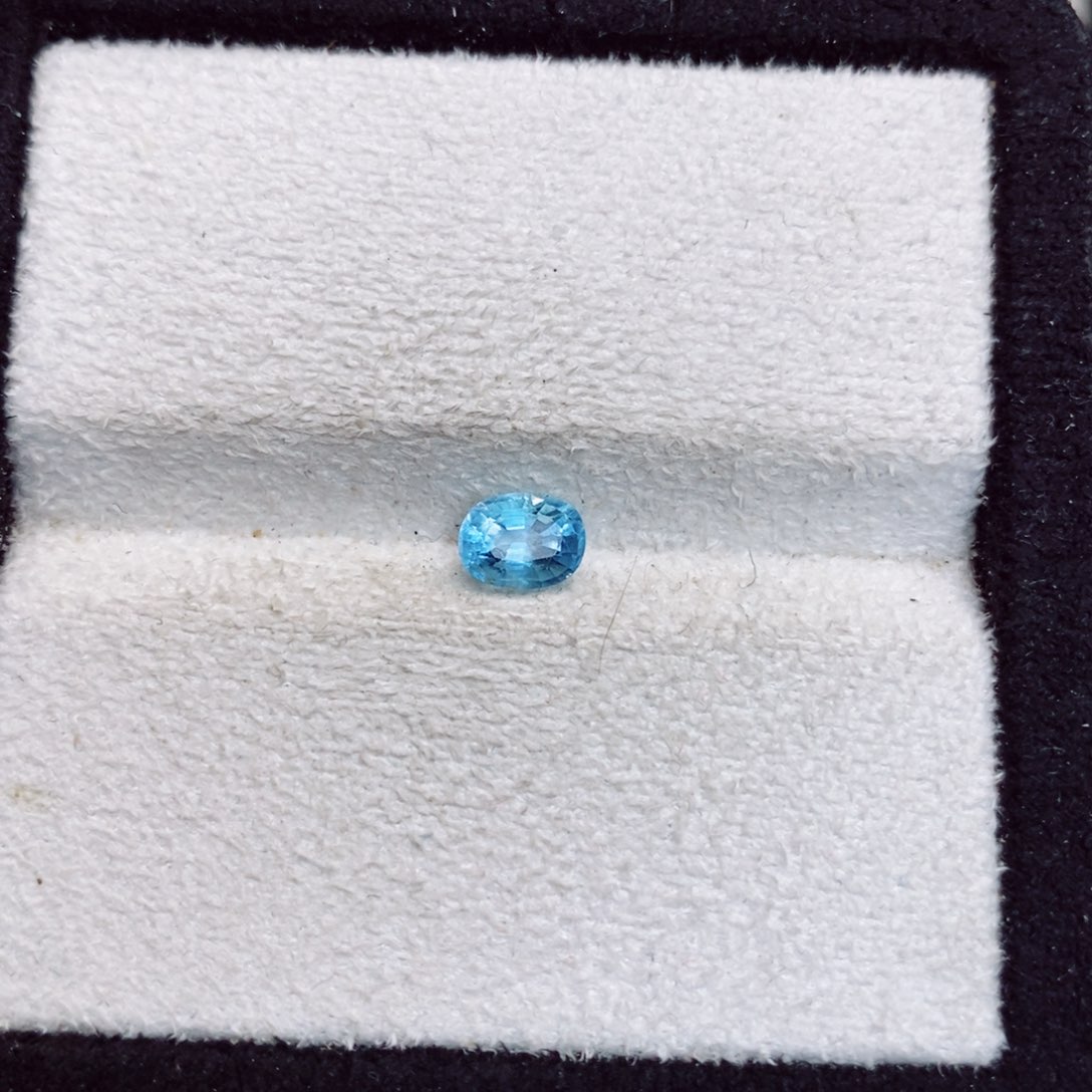 海蓝宝石裸石未镶嵌一**栗海蓝宝85分