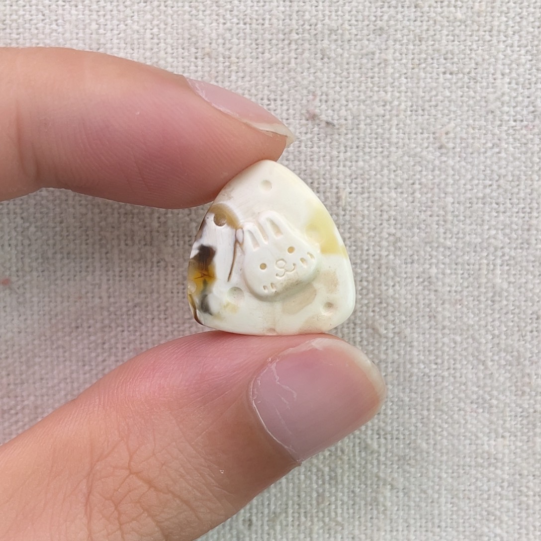 琥珀未镶嵌珠宝奇石奥利啊小兔