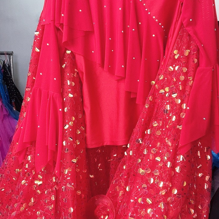 交谊舞是在这两家