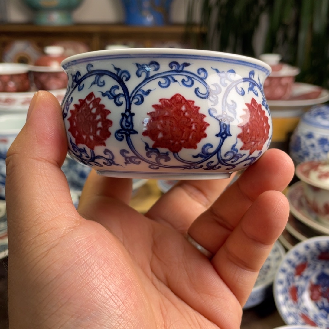 途***。釉里红双线缠枝莲杯子