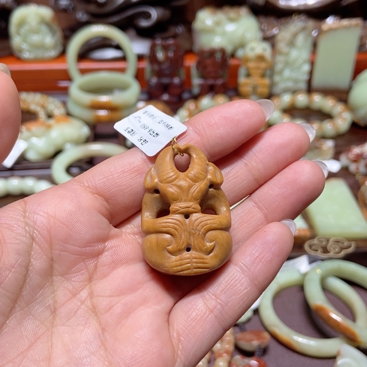 岫岩河磨玉（透闪石质玉）挂件未镶嵌