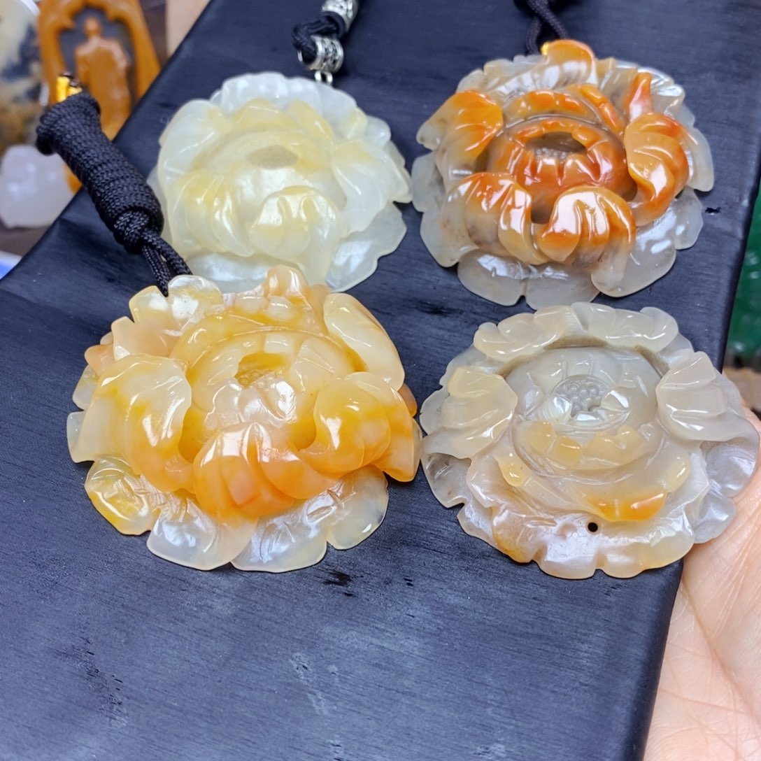 石英质玉（黄龙玉）颈饰未镶嵌