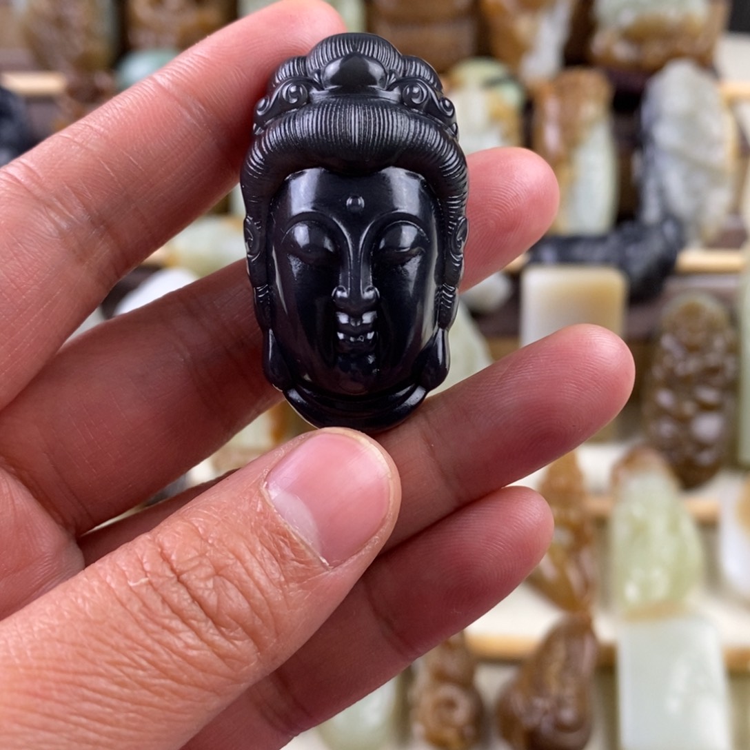 和田玉颈饰未镶嵌流**影