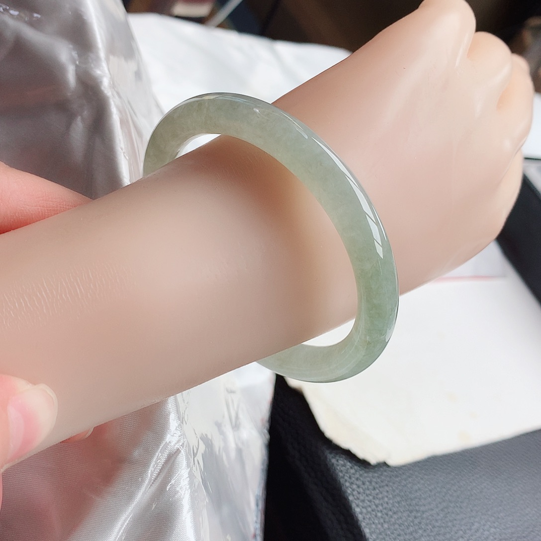 翡翠手镯未镶嵌天然翡翠A货