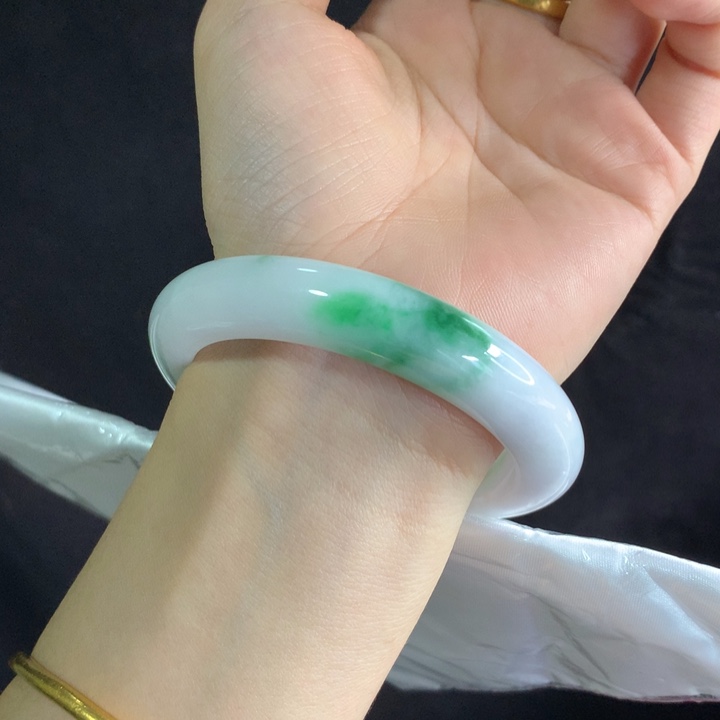 翡翠未镶嵌手镯57圈 6356经典白底青