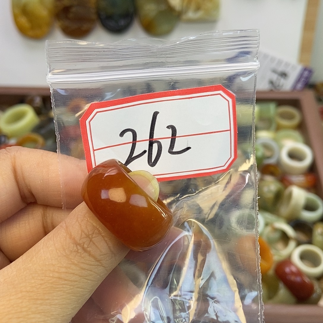 藕***上蛇纹石玉未镶嵌戒指