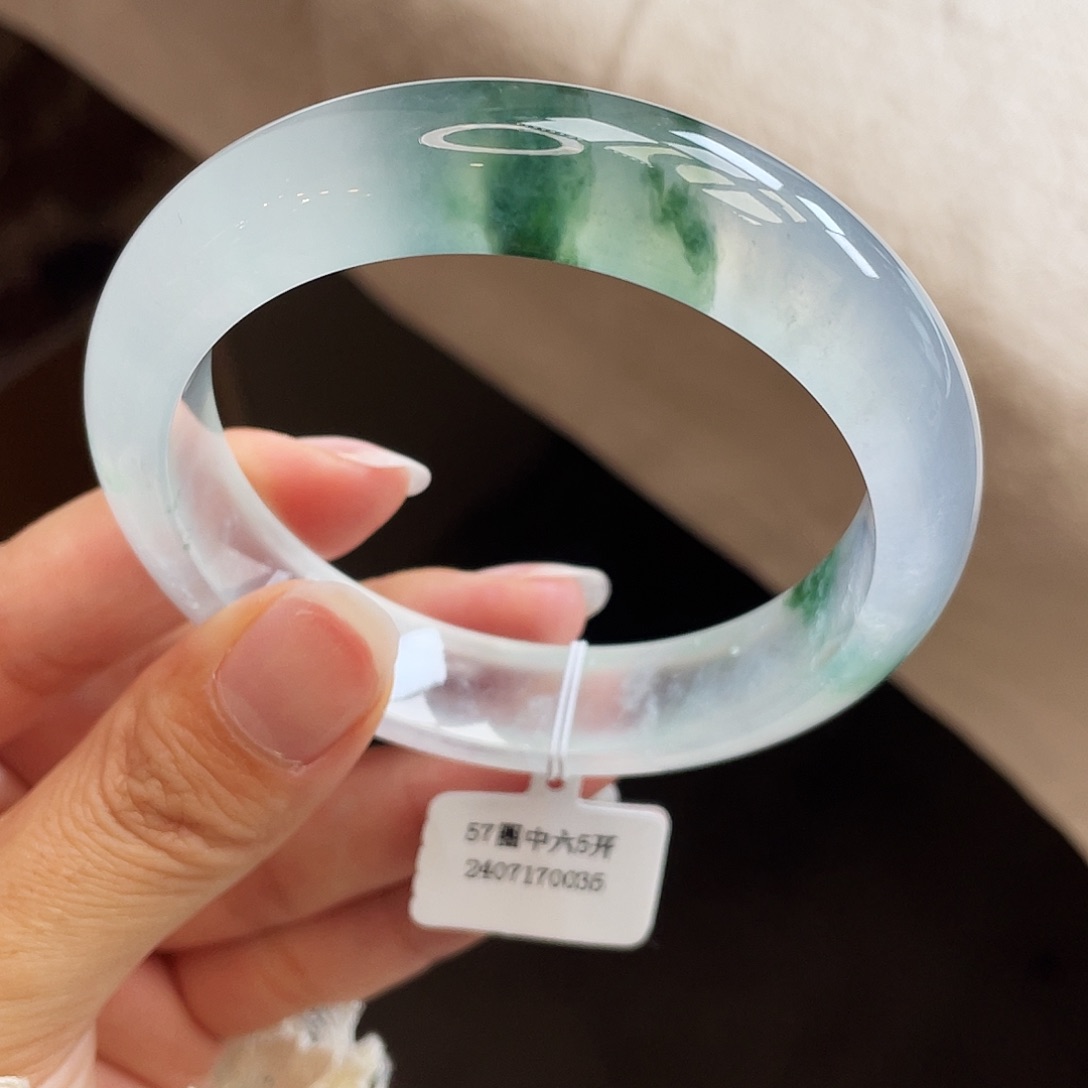 翡翠手镯未镶嵌57圈
