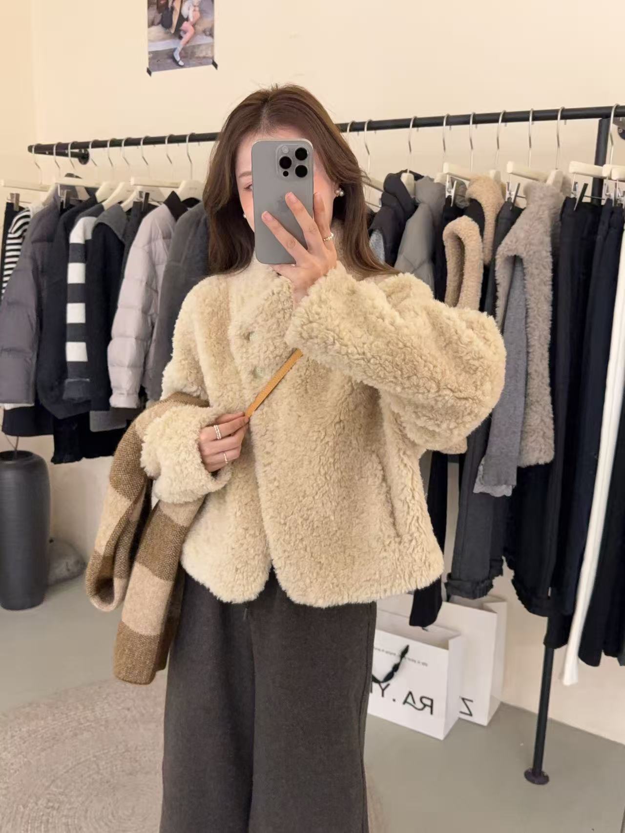 【羊毛外套】常规款极简风纯色韩系冬季毛毛外套W1552