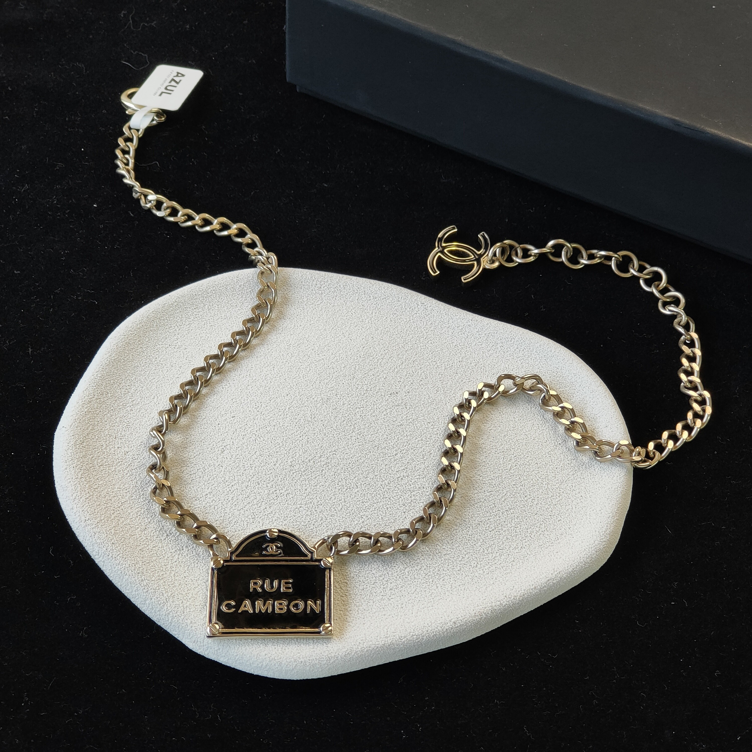 95新 Chanel/香奈儿 Azul-15S黑金珐琅Rue Cambon门牌项链48955