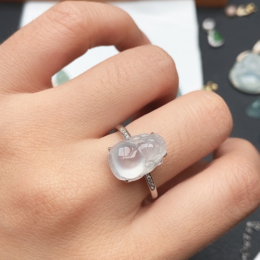 翡翠银S925镶嵌戒指高冰貔貅