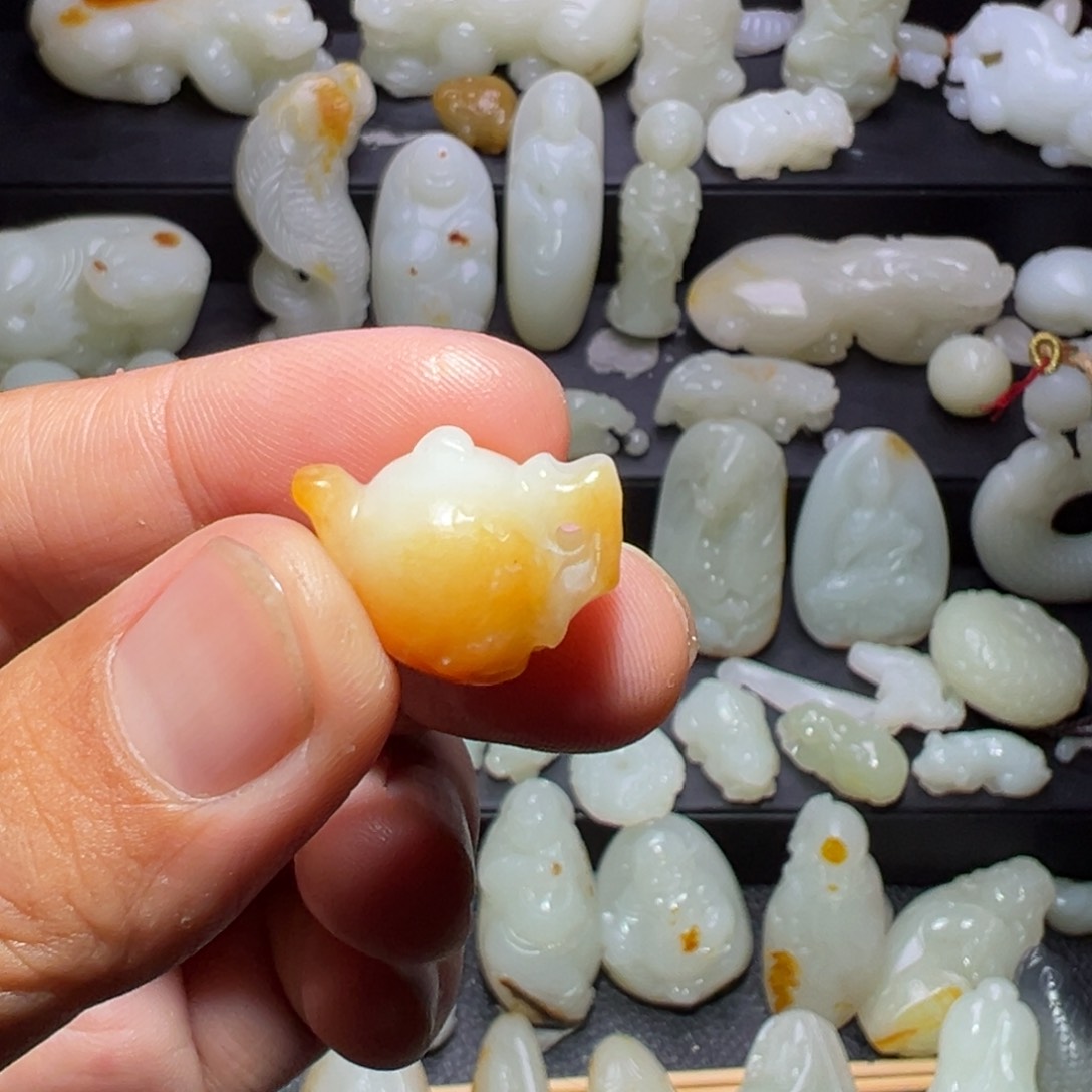 和田玉未镶嵌颈饰