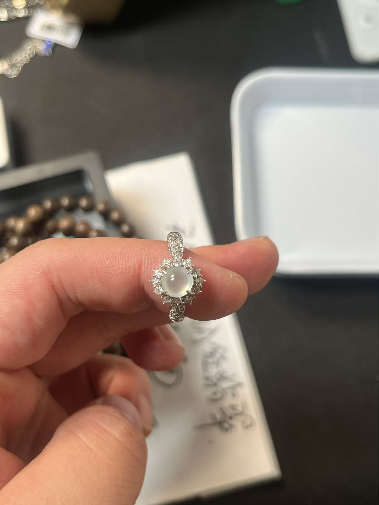 天然缅甸翡翠蛋面戒指