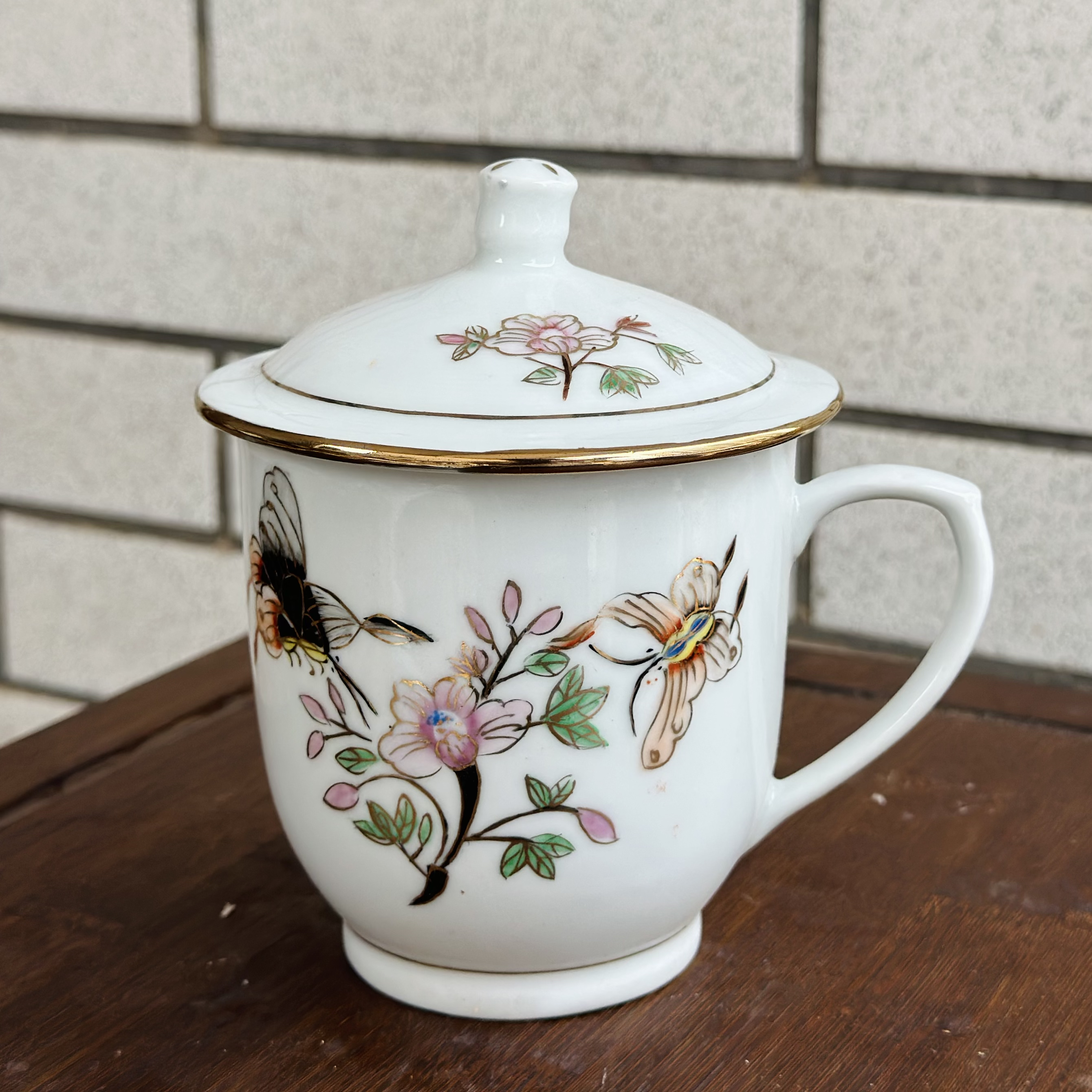 景德镇粉彩手绘蝴蝶茶杯微瑕福利价中国底款