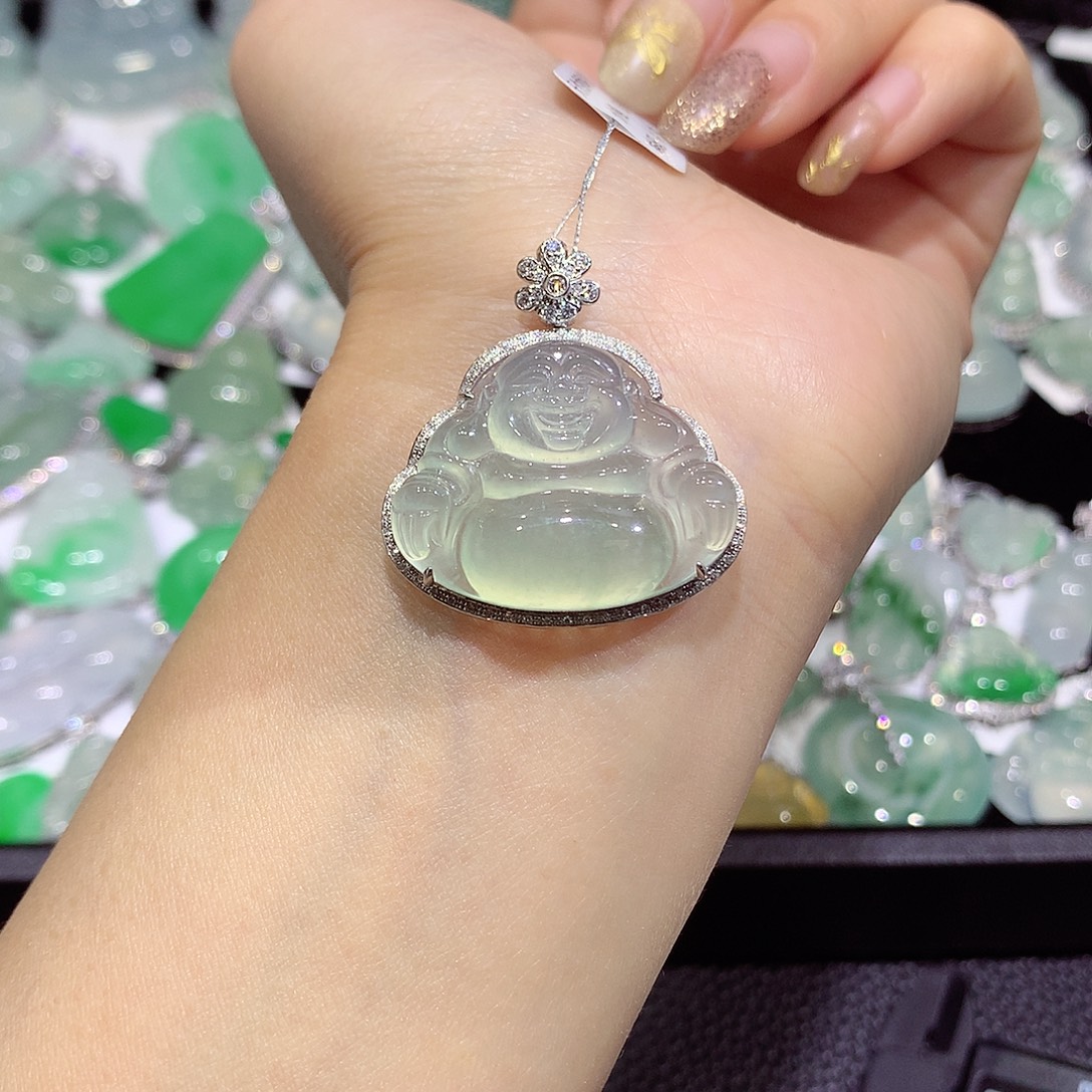 翡翠18K金镶嵌颈饰佛