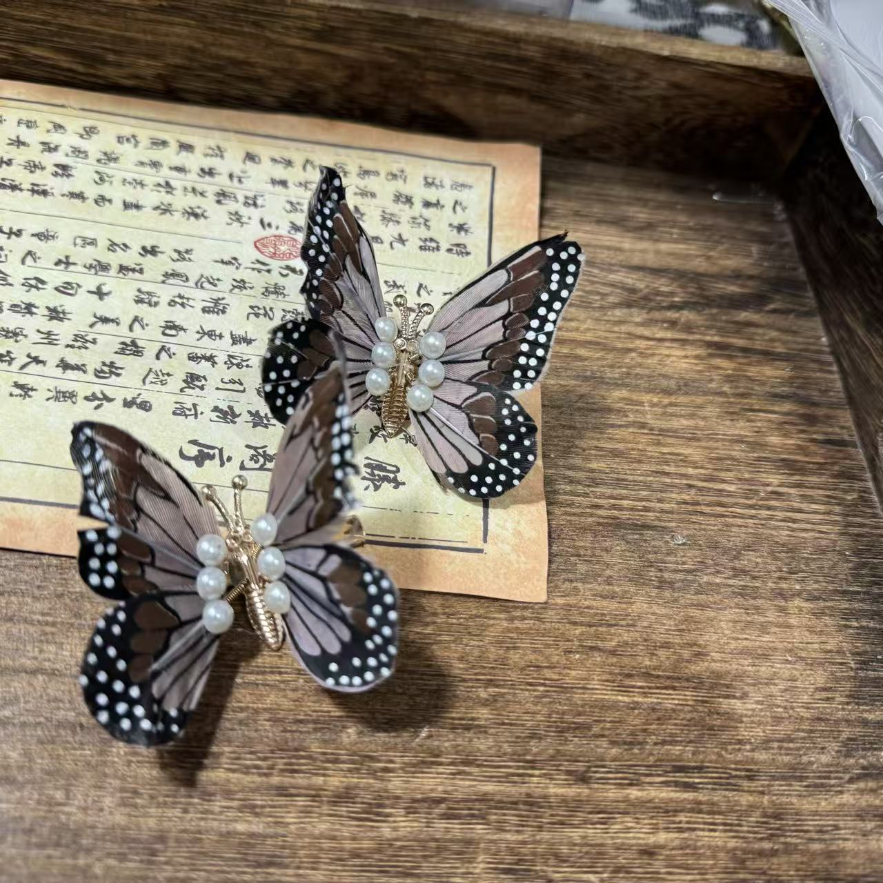 灰色颤颤鹅毛蝴蝶两只。前尘梦古风汉服配饰