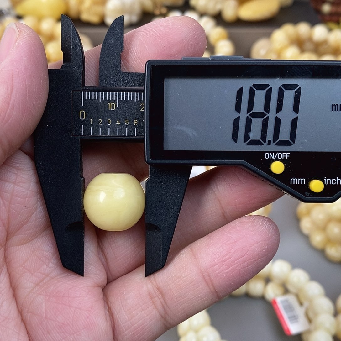 蜜蜡未镶嵌珠宝奇石3.2g