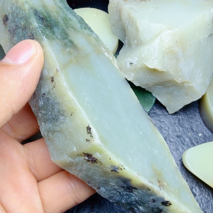 和田玉（糖玉）未镶嵌珠宝奇石