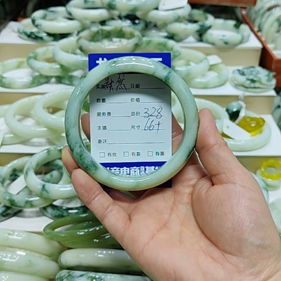 默***然透闪石-蛇纹石玉未镶嵌手镯