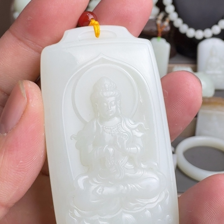 奔***子和田玉未镶嵌颈饰