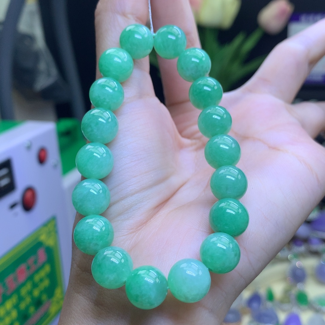 翡翠颈饰未镶嵌天然