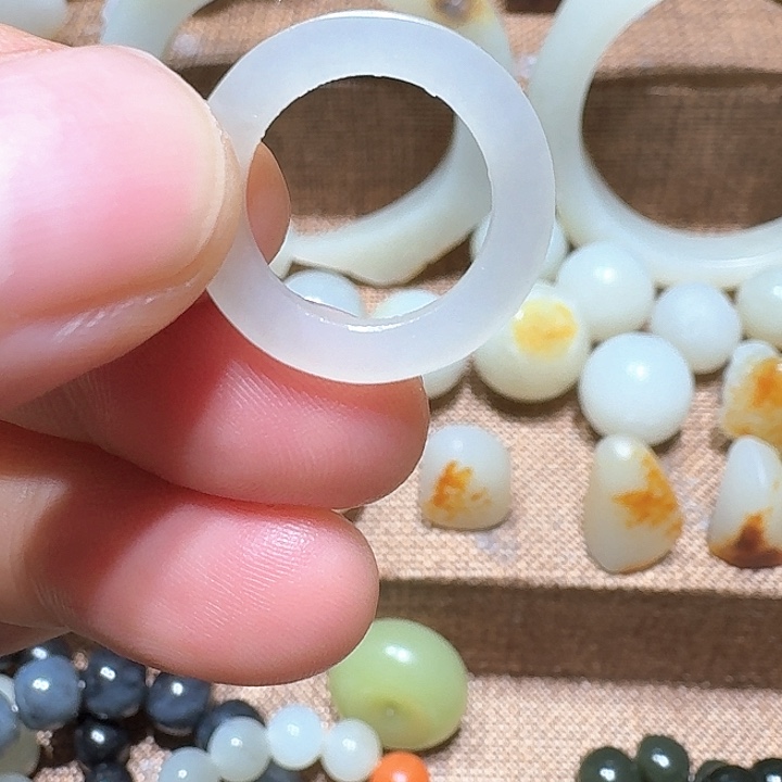 和田玉（糖玉）未镶嵌颈饰