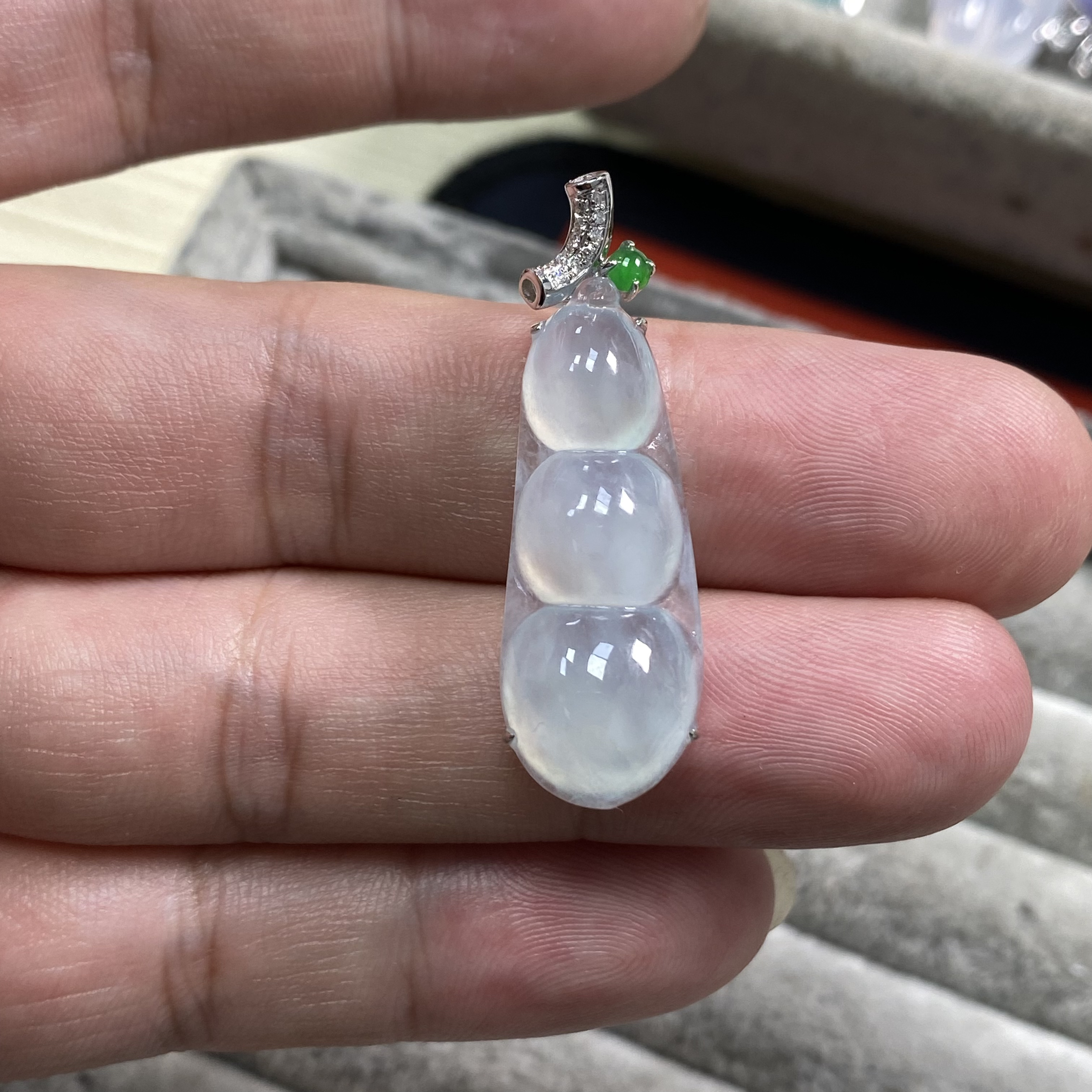 18k金缅甸翡翠四季豆吊坠