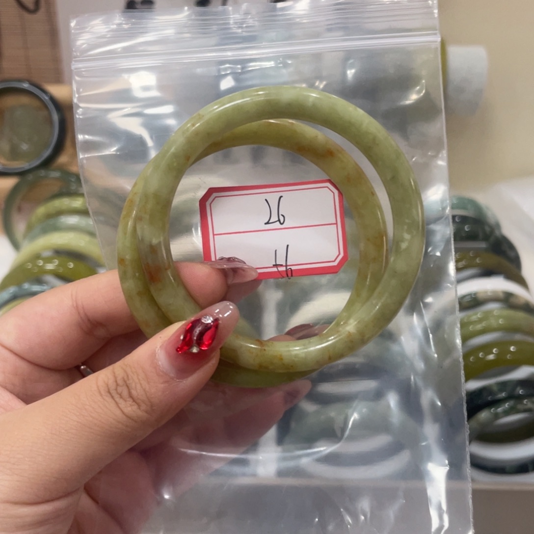 蛇纹石玉手镯未镶嵌