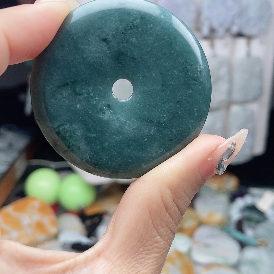 翡翠颈饰未镶嵌翡翠
