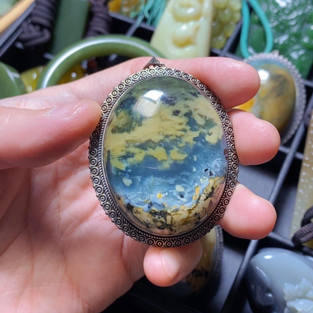 用***6蛇纹石玉未镶嵌颈饰