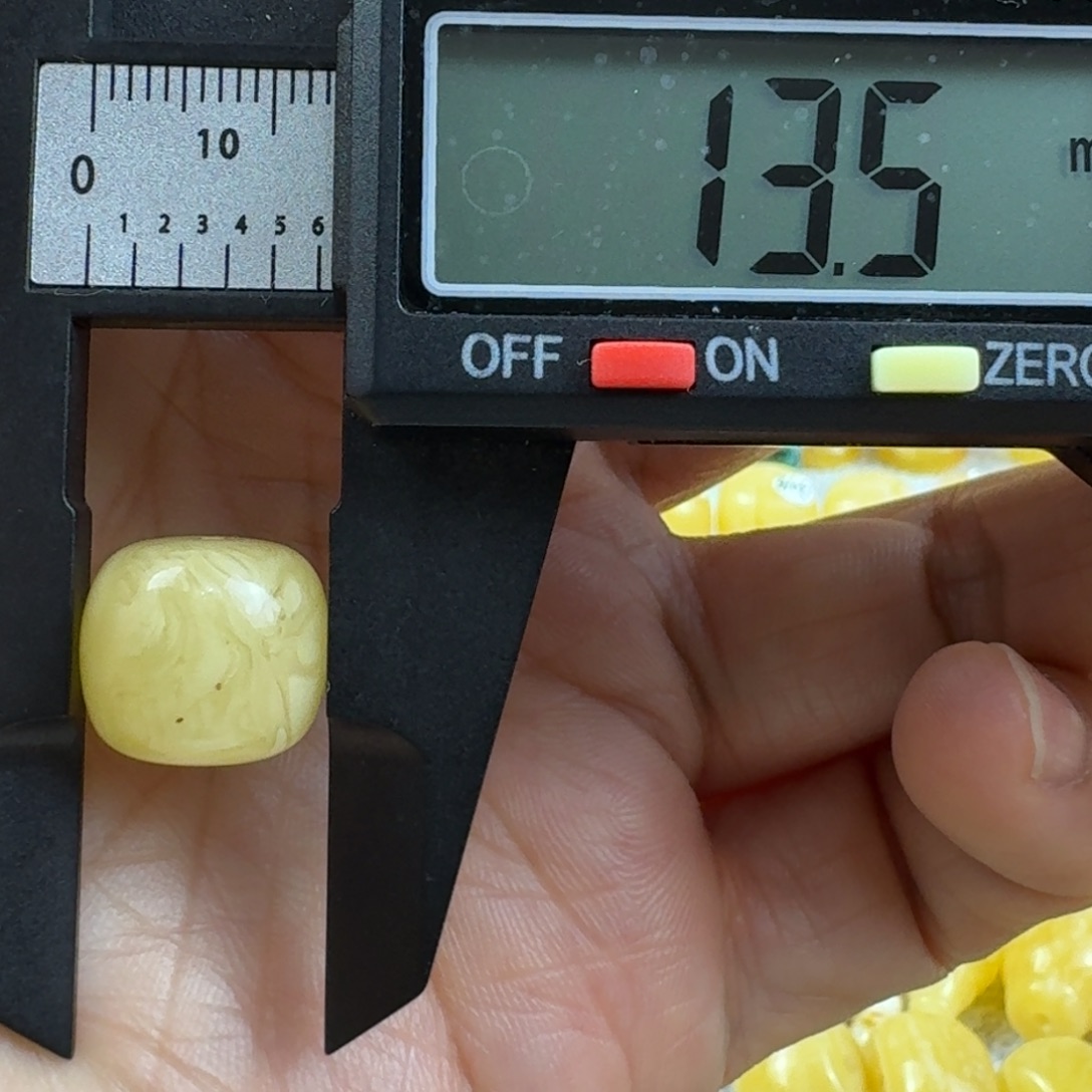 蜜蜡未镶嵌裸石31杂