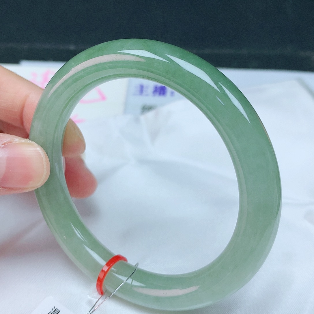 翡翠手镯未镶嵌55圈