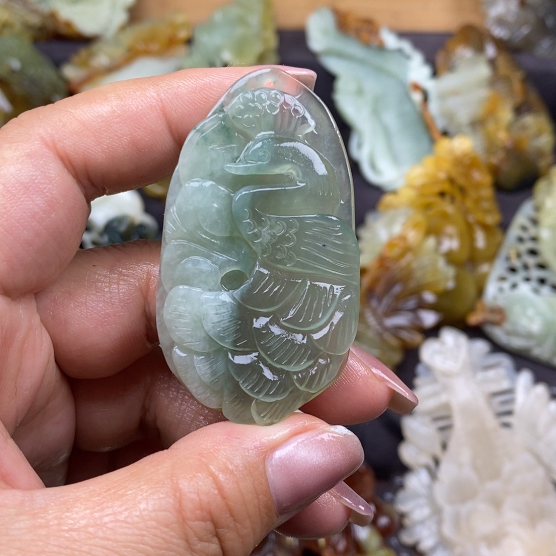 蛇纹石玉颈饰未镶嵌