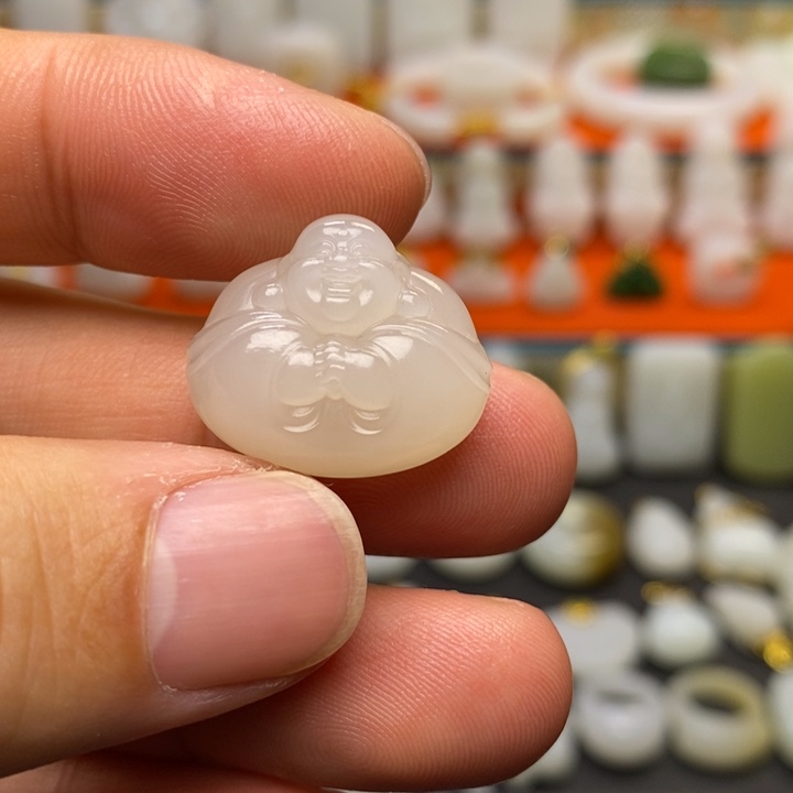和田玉未镶嵌颈饰和田玉藕粉抱抱佛（多样性发货）