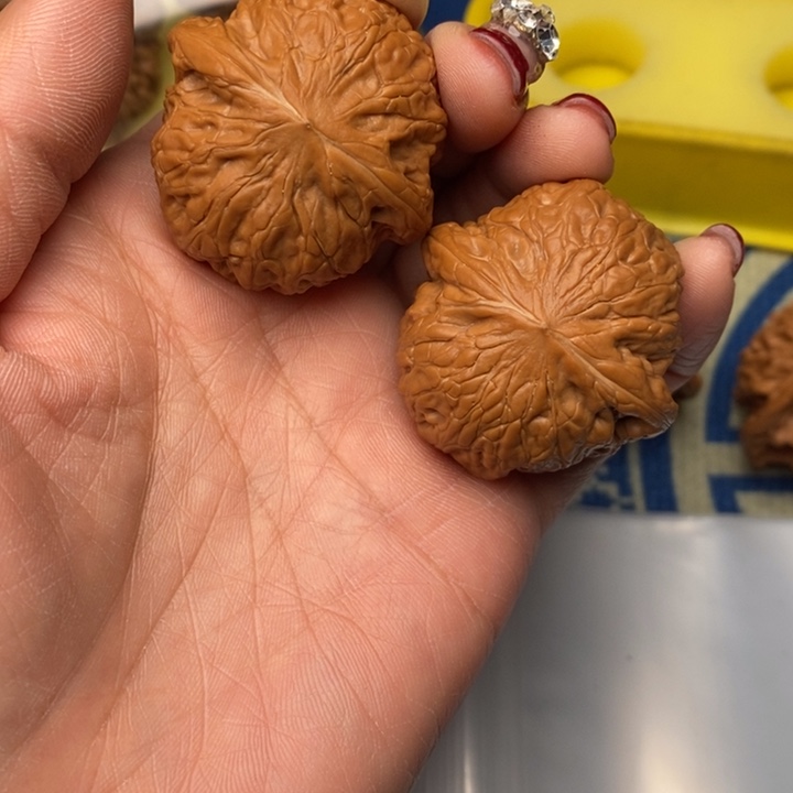 舍***7吊坠桃核铁锤核桃