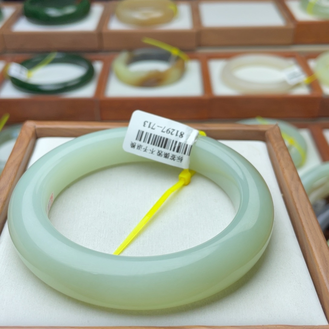 【闪购商品】和田玉手镯未镶嵌56.8