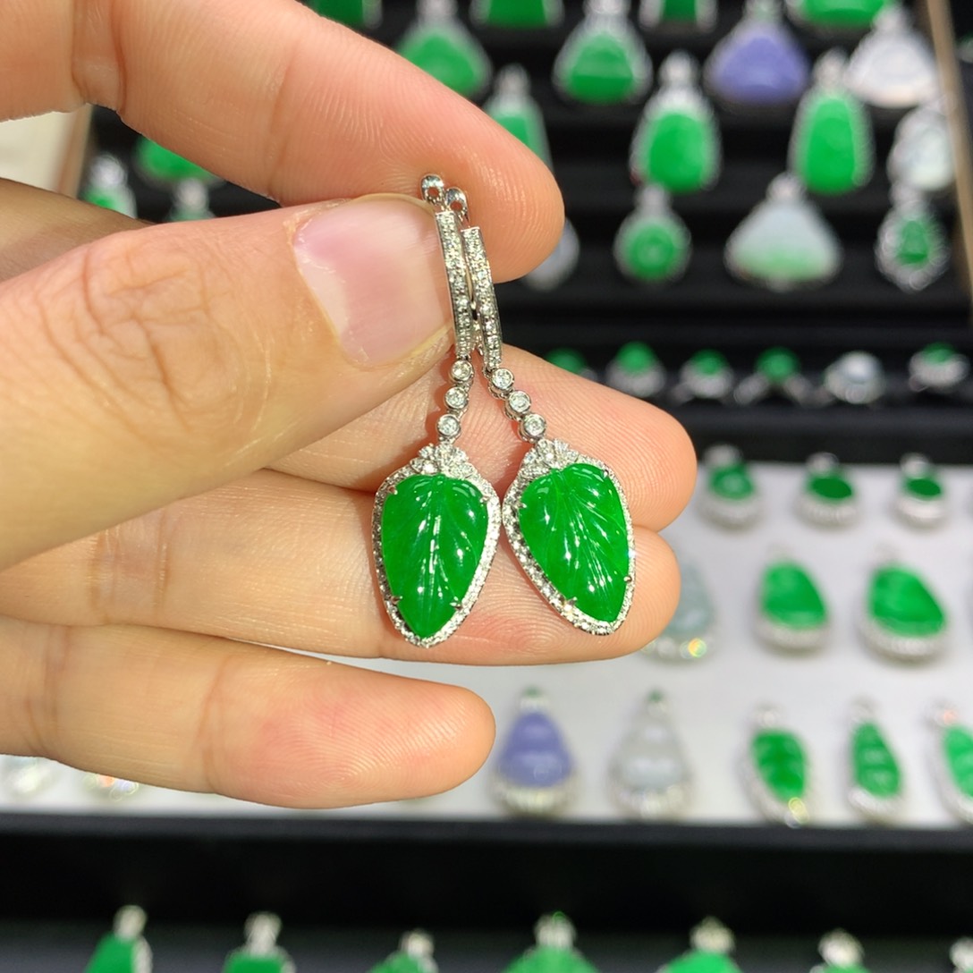 翡翠吊坠(不含链)18K金镶嵌