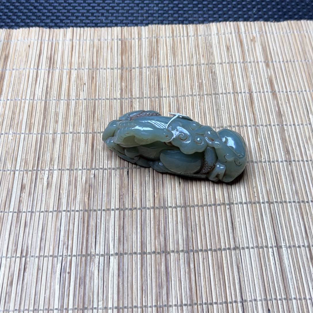 和田玉未镶嵌把件