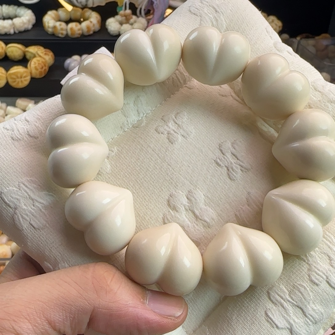 菩提根/象牙果吊坠微瑕光面屁桃手串一条