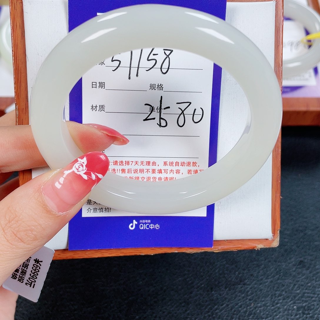 和田玉手镯未镶嵌