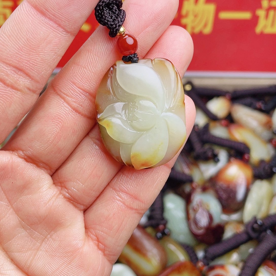 和田玉颈饰未镶嵌