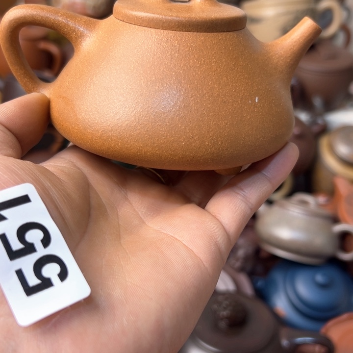 紫砂茶壶紫砂壶底部铁质跳砂 