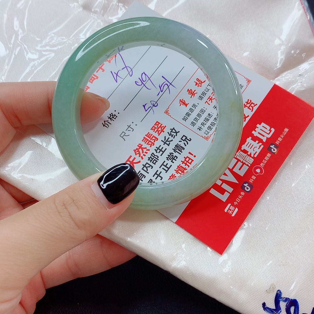 翡翠手镯未镶嵌翡翠