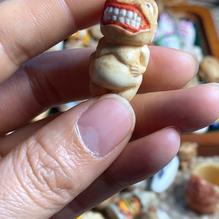 配饰鹿角雕刻小丑人一个